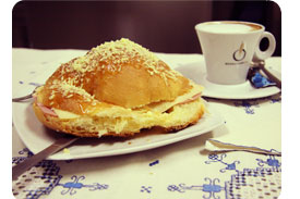 Desayunos, cafes, tes, zumos, pasteleria artesanal - Cafe Bar Castellano - Linares